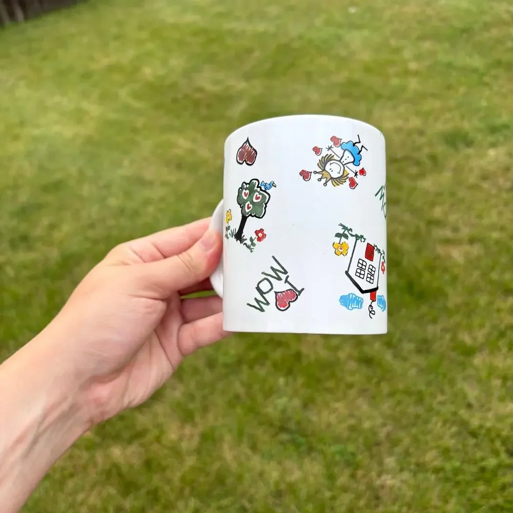 Childlike doodle pattern I Love Mom Mug